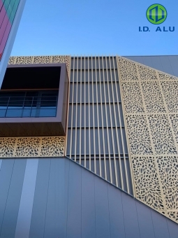 pose verticale lame alu brise soleil  - réalisé par Anthéa 83 6