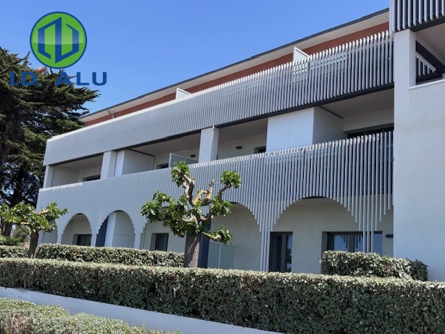 pose verticale brise soleil rectangle rénovation
